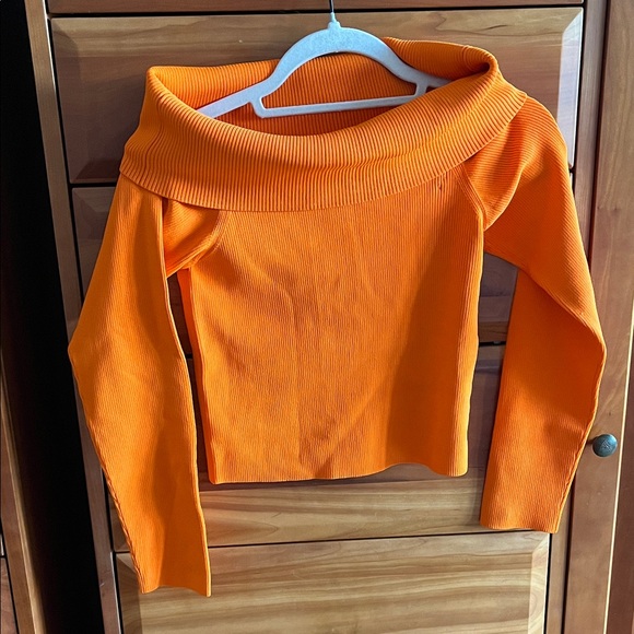 Alice + Olivia Dolan pullover in orange size Large NWT long sleeved ribbed